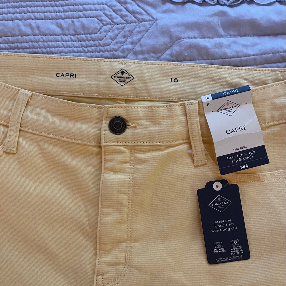 St. John's Bay Women's Yellow Capris Mid Rise NWT Size 16